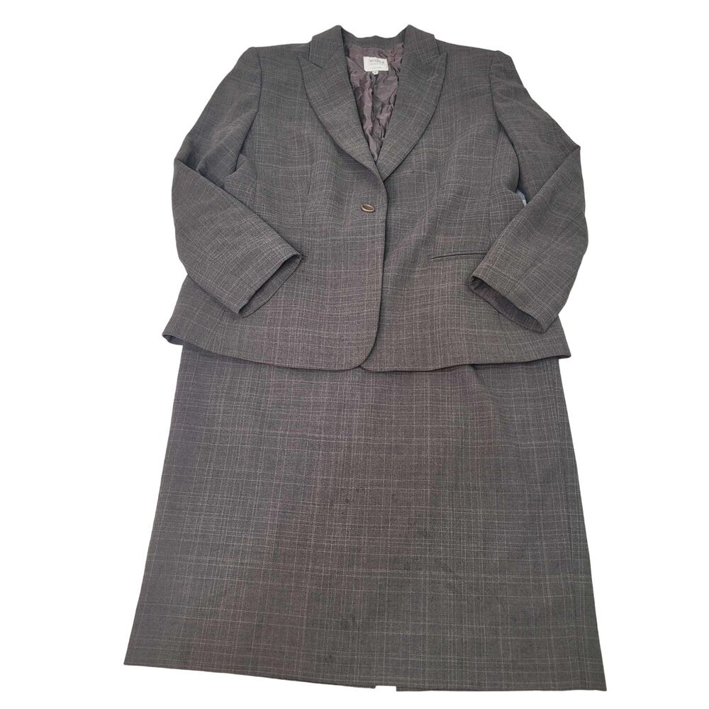 Vintage Armani Collezioni‎ Women's Skirt Suit Jacket (14) Skirt (12)